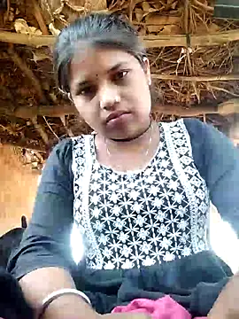 Snapshot of Nisha_011 chatting on February 26, 2026, 8:13 am Nisha 011 online show from February 26, 2026, 8:13 am
