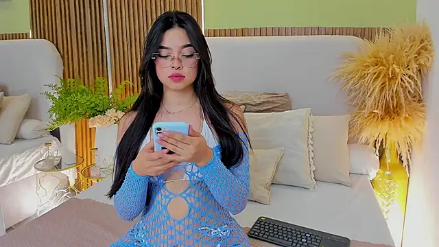 Snapshot of CristalMayson chatting on February 18, 2026, 10:50 pm CristalMayson online show from February 18, 2026, 10:50 pm