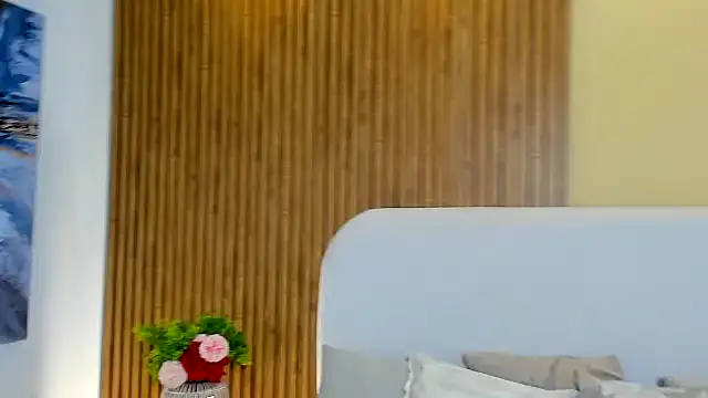 CristalMayson online show from April 12, 2026, 3:22 am