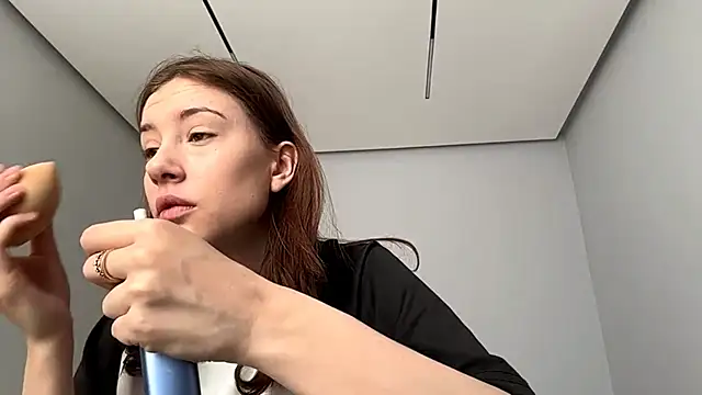 SofiaBlumer online show from February 8, 2026, 5:11 am