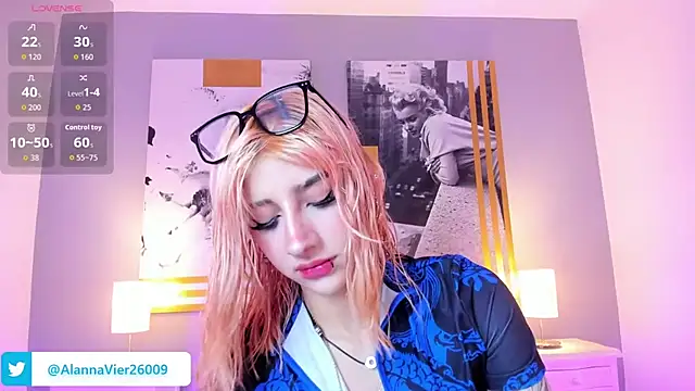 Snapshot of AlannaViera chatting on July 6, 2026, 11:40 am AlannaViera online show from July 6, 2026, 11:40 am