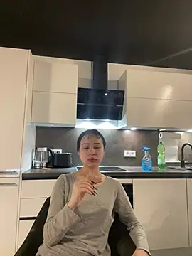 Just-Lilly online show from April 10, 2026, 1:49 pm