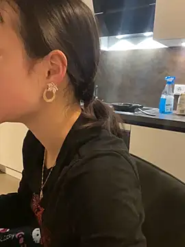 Just-Lilly online show from April 11, 2026, 7:51 pm