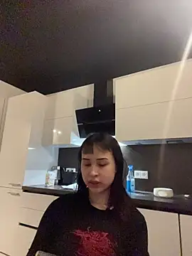 Just-Lilly online show from April 13, 2026, 3:06 pm