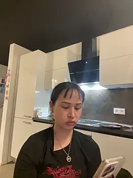 Just-Lilly online show from April 15, 2026, 3:35 am