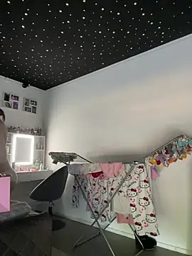 Snapshot of Just-Lilly chatting on June 26, 2026, 4:11 pm Just-Lilly online show from June 26, 2026, 4:11 pm