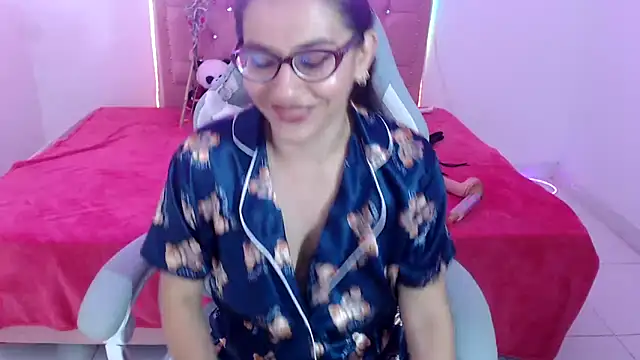 snowhot-69 online show from May 12, 2026, 9:06 am