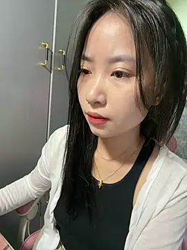 Linne6789 online show from May 9, 2026, 3:12 am