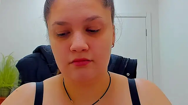 Snapshot of Maddinia chatting on February 13, 2026, 8:43 am Maddinia online show from February 13, 2026, 8:43 am