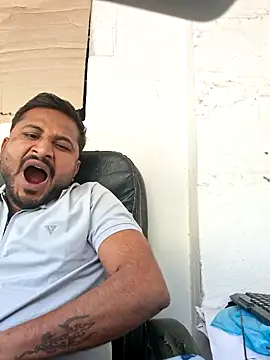 hot---boy1 online show from February 1, 2026, 5:06 am