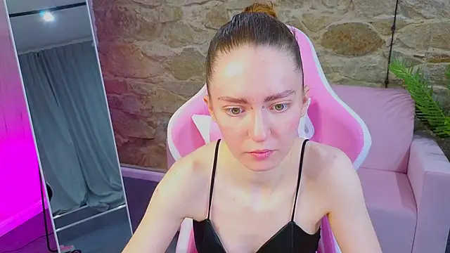 Snapshot of KristineValbuena chatting on February 4, 2026, 1:55 am KristineValbuena online show from February 4, 2026, 1:55 am