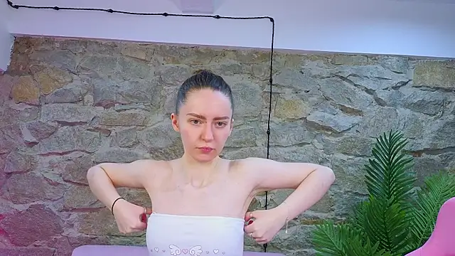 Snapshot of KristineValbuena chatting on February 5, 2026, 3:22 am KristineValbuena online show from February 5, 2026, 3:22 am