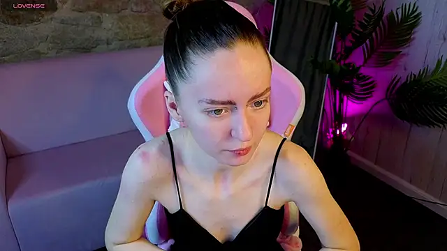 Snapshot of KristineValbuena chatting on February 17, 2026, 1:24 am KristineValbuena online show from February 17, 2026, 1:24 am