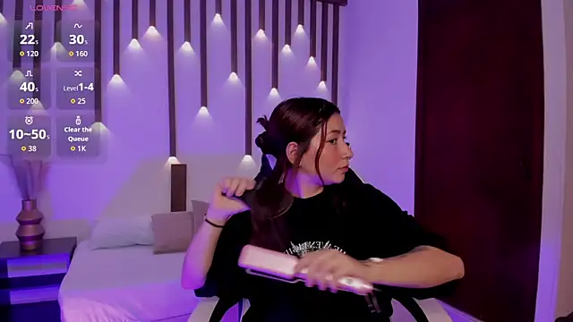 charlottee27  online show from April 11, 2026, 2:16 am