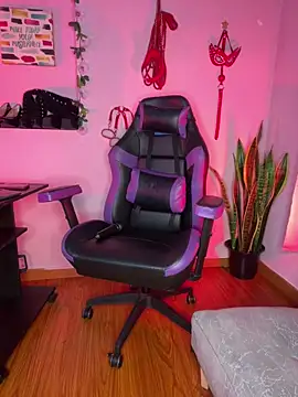 kenia thompsom01 online show from April 11, 2026, 10:58 pm