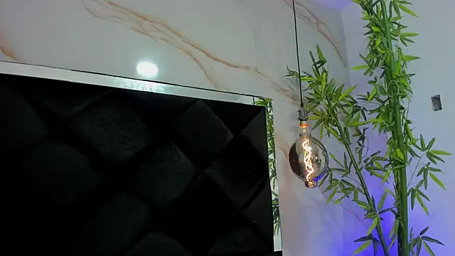 IrinaVoshh  online show from April 13, 2026, 5:40 pm