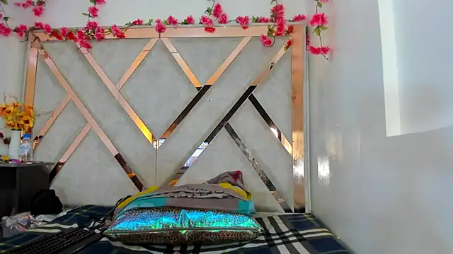 Geminis    online show from April 13, 2026, 10:59 pm