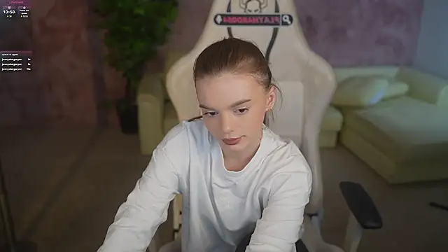 Snapshot of Zlata_Sky chatting on June 5, 2026, 6:46 pm Zlata Sky online show from June 5, 2026, 6:46 pm