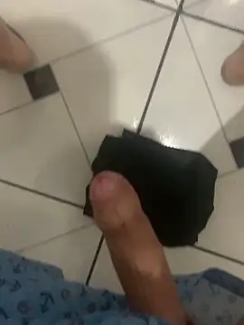 Snapshot of bruniinhoo1910 chatting on March 10, 2026, 11:10 pm bruniinhoo1910 online show from March 10, 2026, 11:10 pm