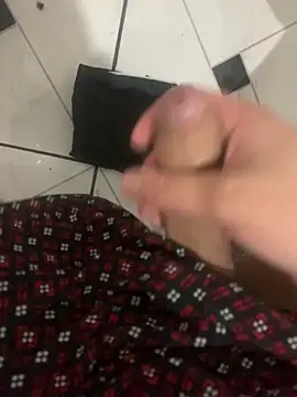 Snapshot of bruniinhoo1910 chatting on March 12, 2026, 3:34 am bruniinhoo1910 online show from March 12, 2026, 3:34 am