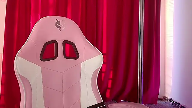 LunaAllure online show from February 27, 2026, 3:12 pm