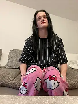 Snapshot of LeonieClaire chatting on February 18, 2026, 8:32 am LeonieClaire online show from February 18, 2026, 8:32 am