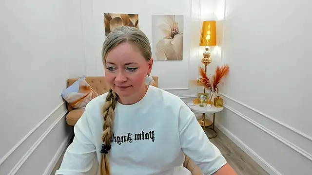 Snapshot of CharlotteKerti chatting on June 19, 2026, 12:31 pm CharlotteKerti online show from June 19, 2026, 12:31 pm