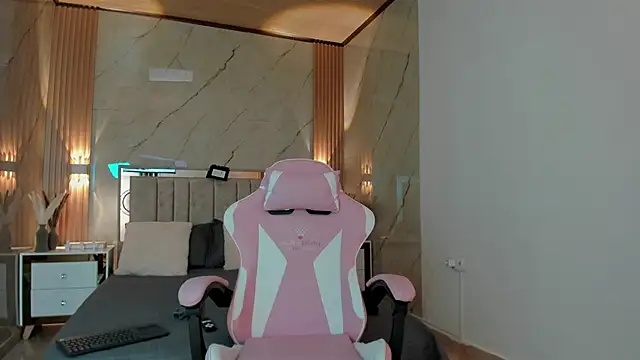 Snapshot of avigail_xo chatting on February 4, 2026, 6:36 pm avigail xo online show from February 4, 2026, 6:36 pm