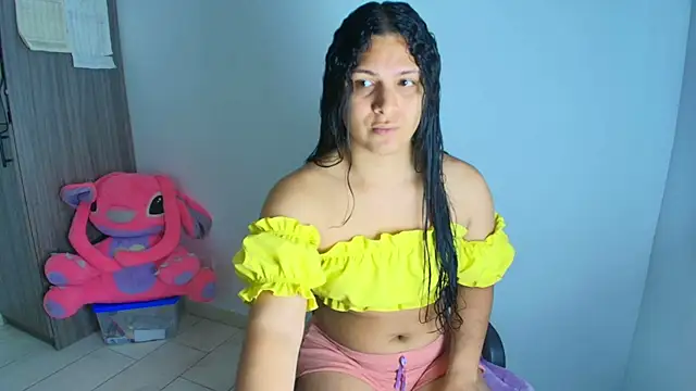 Snapshot of alys_love chatting on June 18, 2026, 5:06 pm alys love online show from June 18, 2026, 5:06 pm