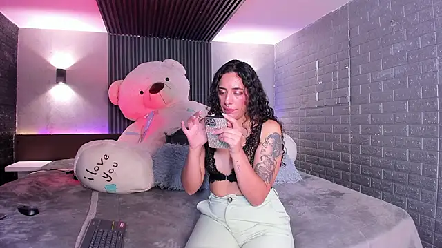 Snapshot of Magic_ivone chatting on February 18, 2026, 11:50 am Magic ivone online show from February 18, 2026, 11:50 am