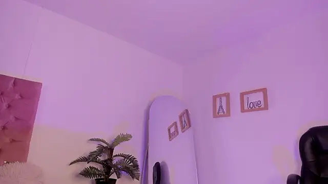 im oleiderr online show from March 6, 2026, 4:09 am