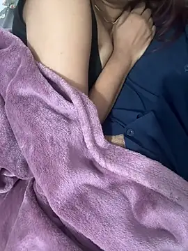 Snapshot of couple7v17d chatting on February 9, 2026, 7:18 pm couple7v17d online show from February 9, 2026, 7:18 pm