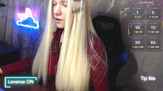 Snapshot of Shiny_Victoria chatting on March 19, 2026, 9:02 am Shiny Victoria online show from March 19, 2026, 9:02 am