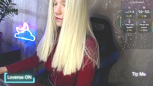 Snapshot of Shiny_Victoria chatting on April 5, 2026, 6:54 am Shiny Victoria online show from April 5, 2026, 6:54 am