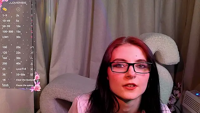 Snapshot of NicoleLuxe chatting on April 3, 2026, 6:50 pm NicoleLuxe online show from April 3, 2026, 6:50 pm