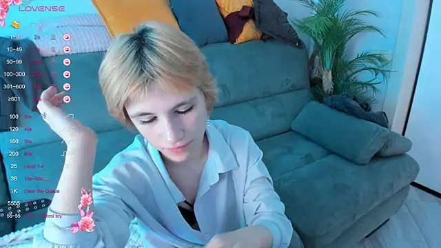 AutumnWhisper online show from April 16, 2026, 9:39 pm