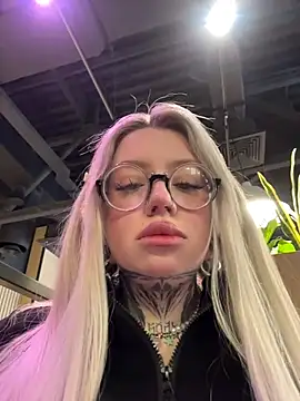 Chiibi online show from February 14, 2026, 8:44 am