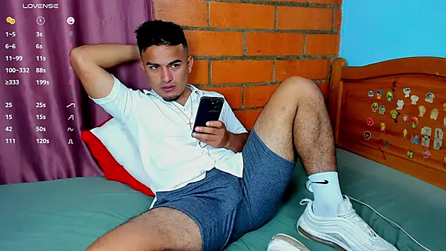 diegocr   online show from April 23, 2026, 4:57 am