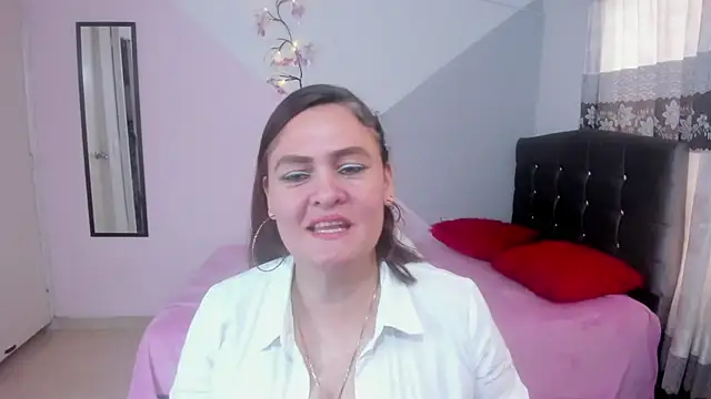 Hi  kitty  online show from February 10, 2026, 3:05 pm