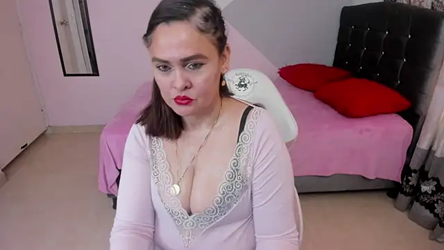 Hi  kitty  online show from February 12, 2026, 3:18 pm