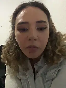 Snapshot of Isabelle_Sara chatting on February 4, 2026, 3:23 am Isabelle Sara online show from February 4, 2026, 3:23 am