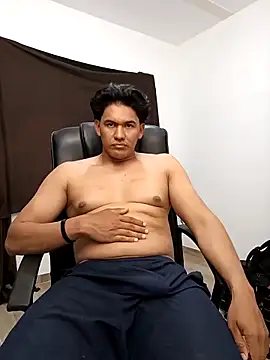 Snapshot of Andres28-2000 chatting on February 5, 2026, 10:47 pm Andres28-2000 online show from February 5, 2026, 10:47 pm