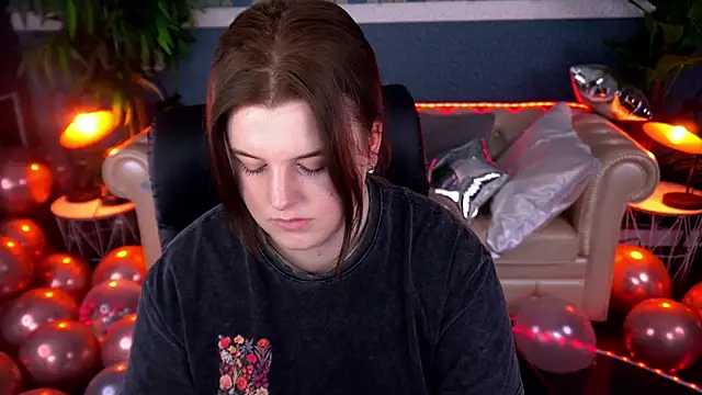 KristiFoxy online show from February 3, 2026, 1:38 pm