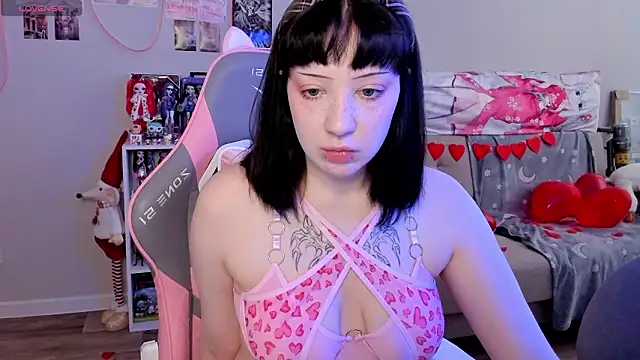 Snapshot of MollysLand chatting on February 9, 2026, 8:18 am MollysLand online show from February 9, 2026, 8:18 am