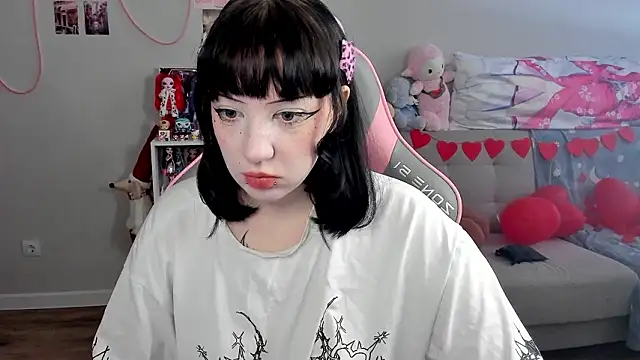 Snapshot of MollysLand chatting on February 18, 2026, 7:37 am MollysLand online show from February 18, 2026, 7:37 am