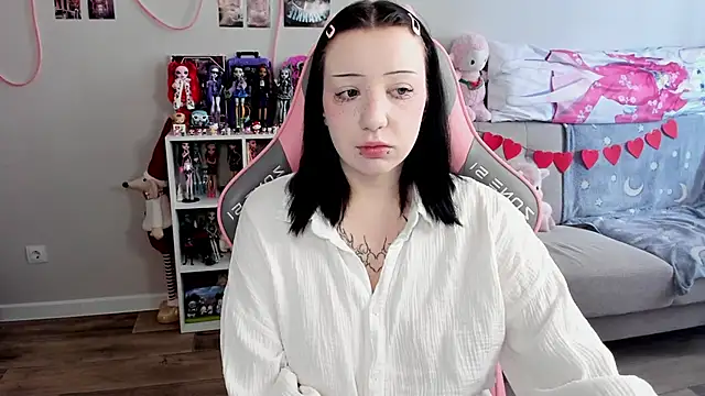 Snapshot of MollysLand chatting on March 4, 2026, 8:31 am MollysLand online show from March 4, 2026, 8:31 am