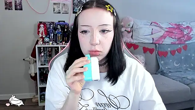 Snapshot of MollysLand chatting on March 18, 2026, 8:17 am MollysLand online show from March 18, 2026, 8:17 am