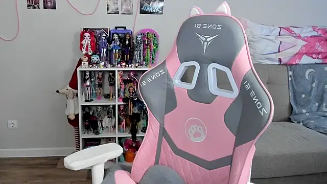 Snapshot of MollysLand chatting on April 13, 2026, 9:26 am MollysLand online show from April 13, 2026, 9:26 am