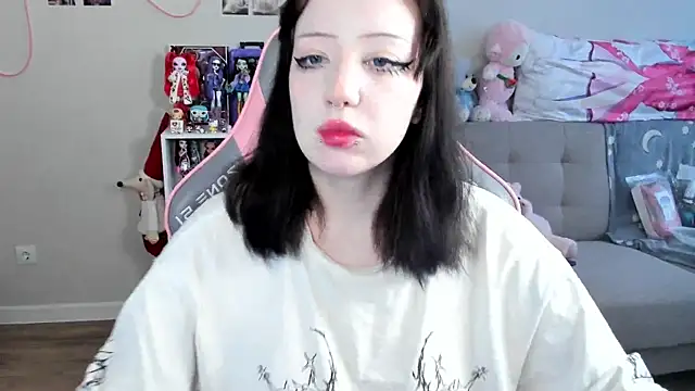 Snapshot of MollysLand chatting on April 16, 2026, 9:32 am MollysLand online show from April 16, 2026, 9:32 am