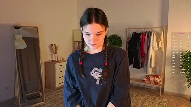 Snapshot of MirthaZien chatting on February 11, 2026, 1:21 am MirthaZien online show from February 11, 2026, 1:21 am